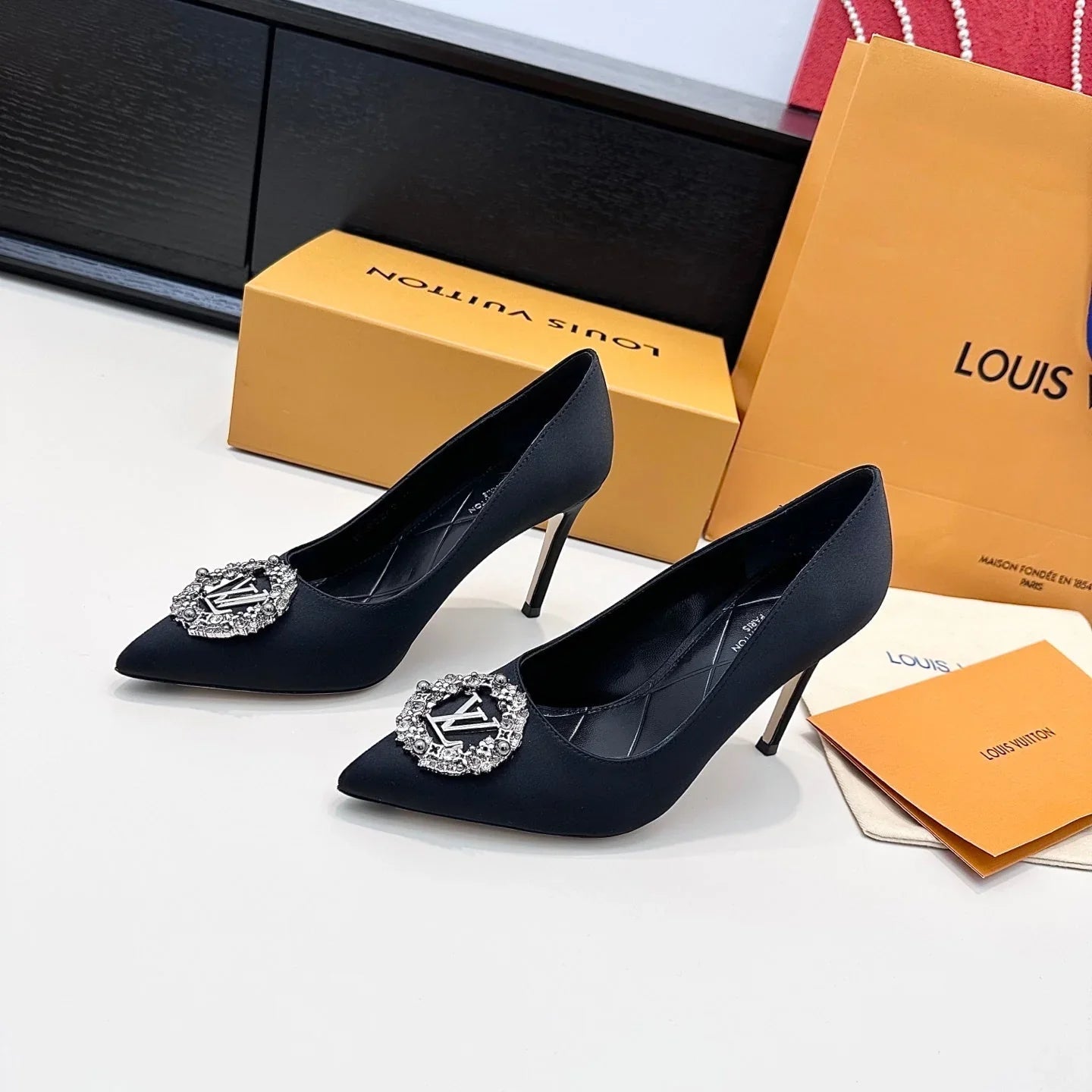 LV 26s Pointed-Toe High Heels 95 Black Premium Satin 622452