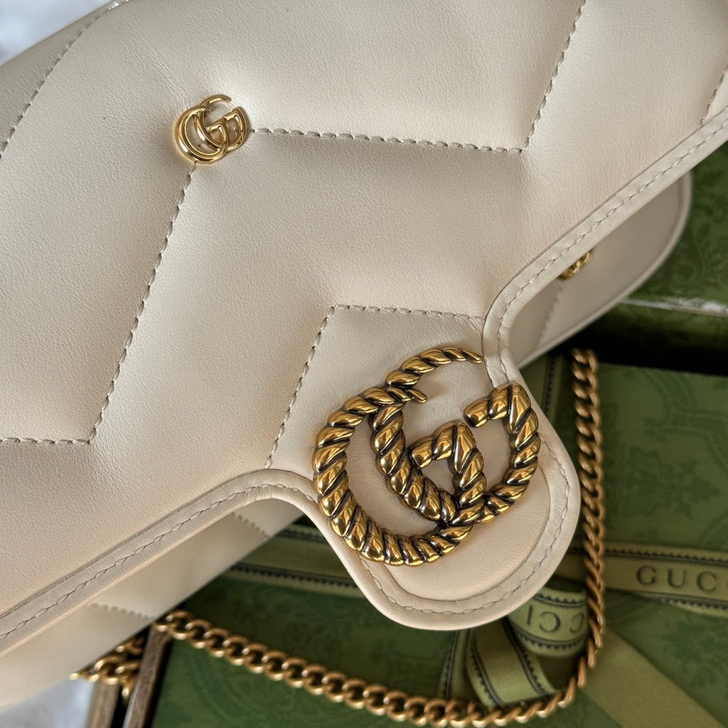 gg marmont 21cm white calfskin double g stud gold hardware