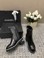 ROUND-TOE SHORT BOOTS BLACK SHEEPSKIN