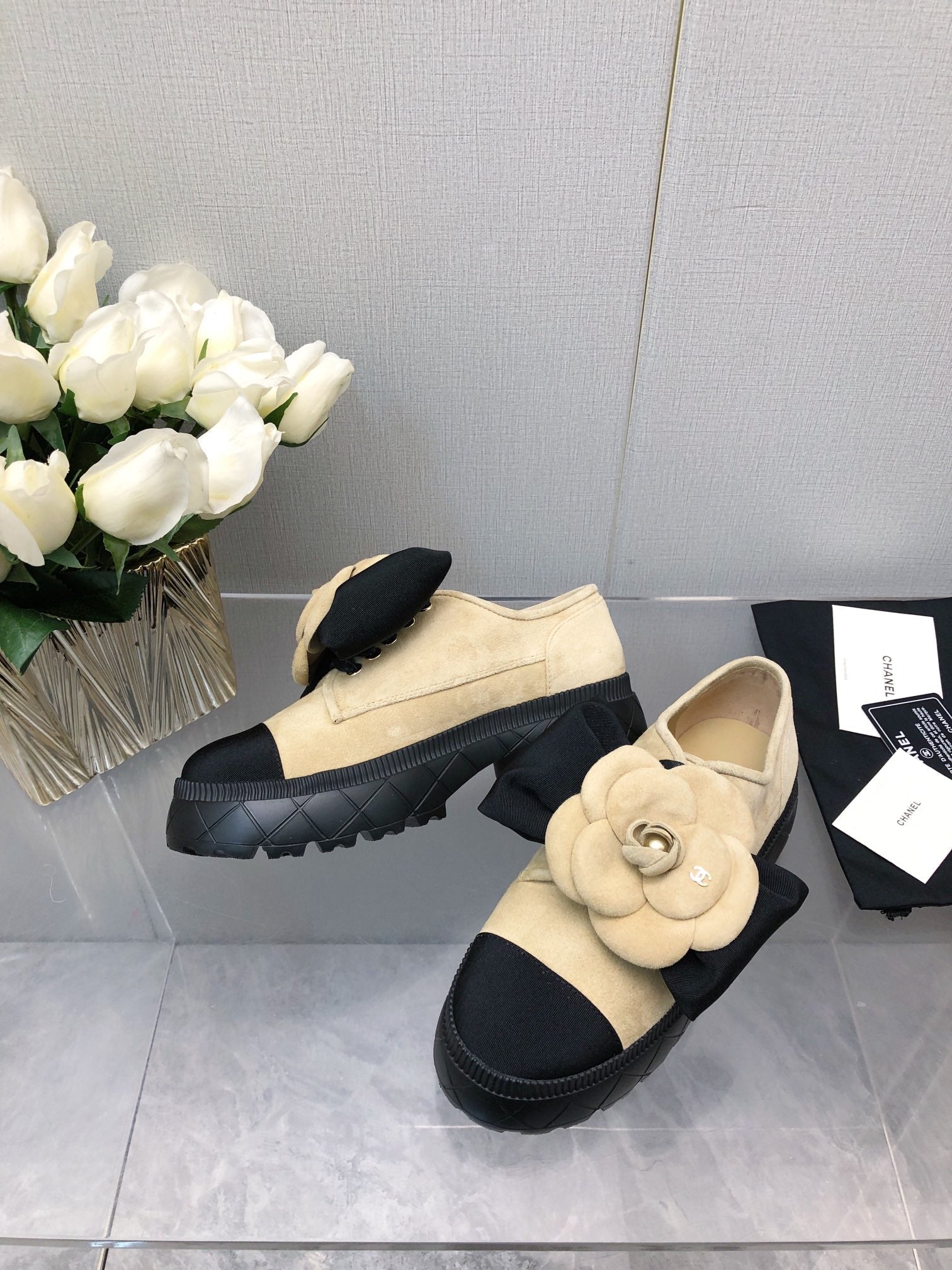 CC 26s Camellia Lug Sole Loafers Black Beige Cotton Suede 673051