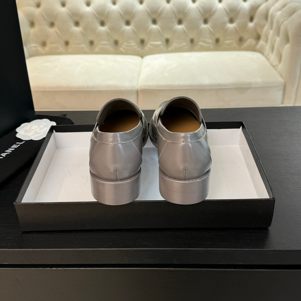 CC Moccasins Glossy Silver Gray Cowhide