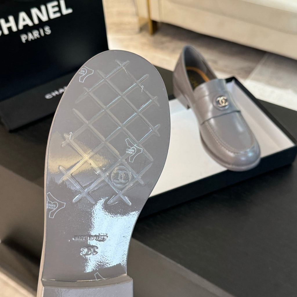 CC Moccasins Glossy Silver Gray Cowhide