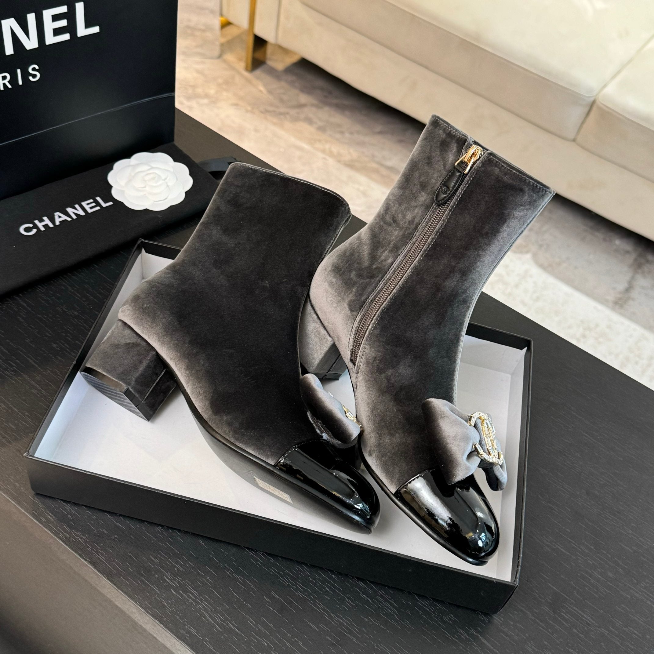 SHORT BOOTS IN DOLPHIN GRAY VELVET AND BLACK LAMBSKIN