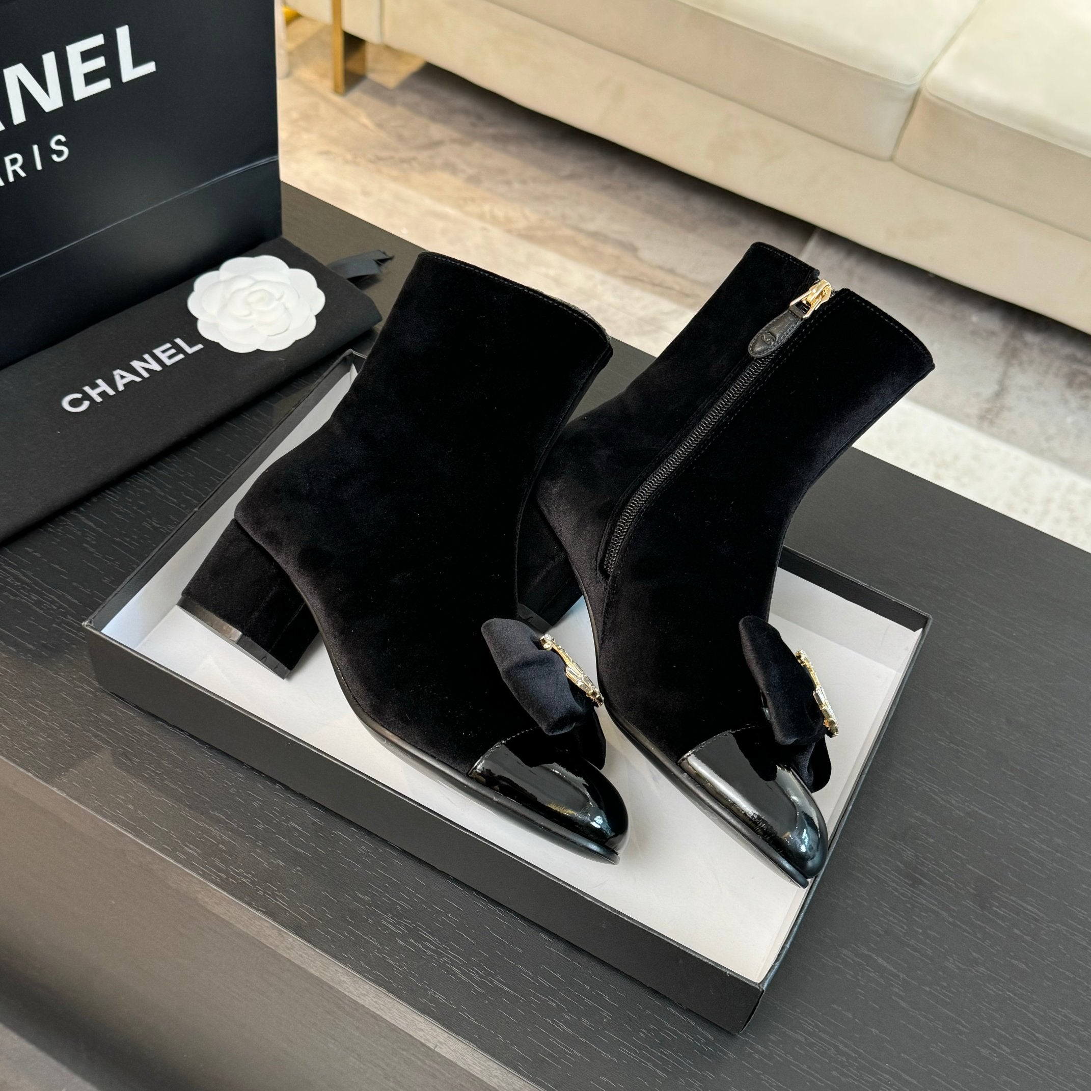 SHORT BOOTS IN BLACK VELVET AND LAMBSKIN