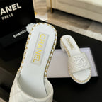 HIGH FLATFORM SLIPPER IN WHITE EMBOSSED SHEEPSKIN