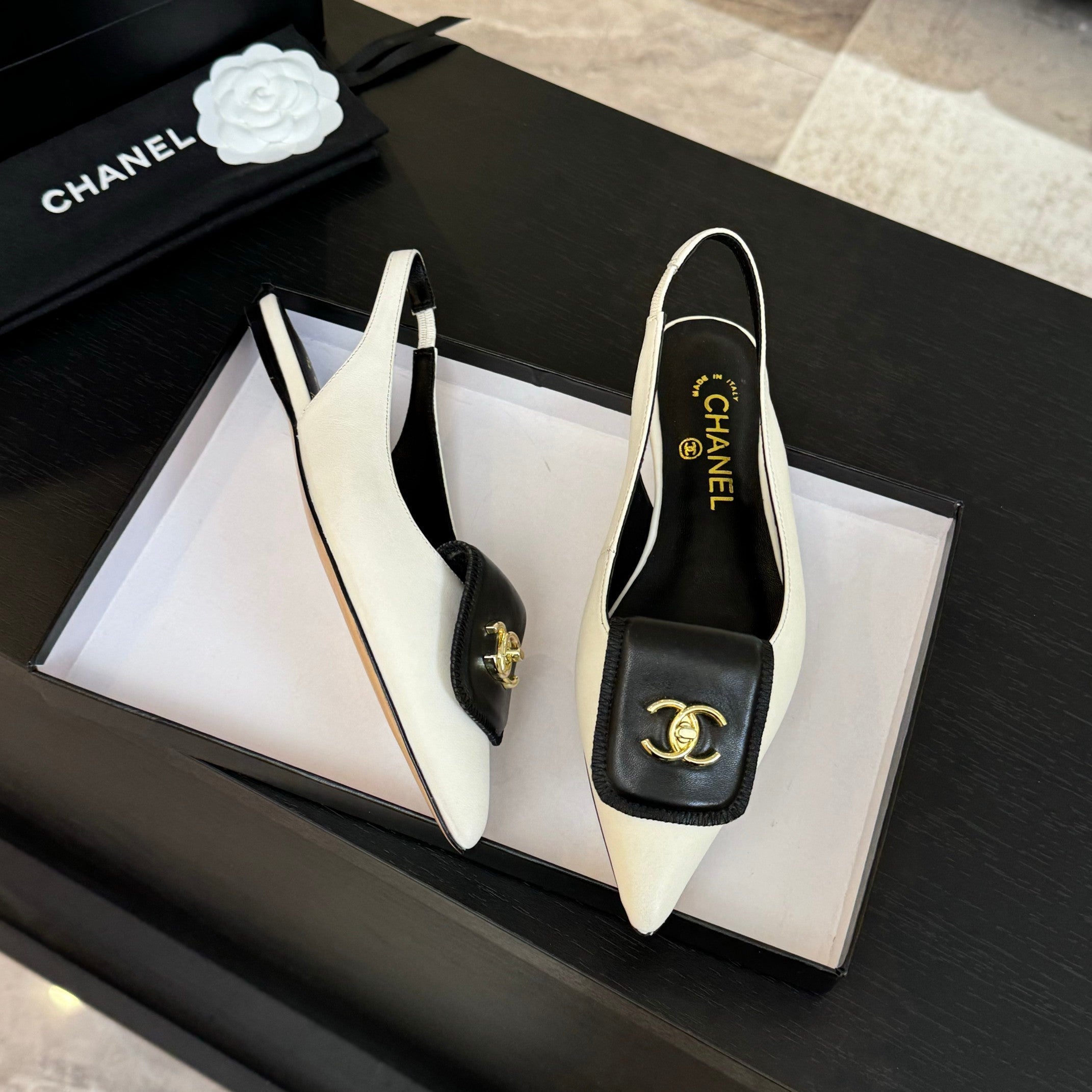 CC 25C Slingback Flat White   sheepskin 212950