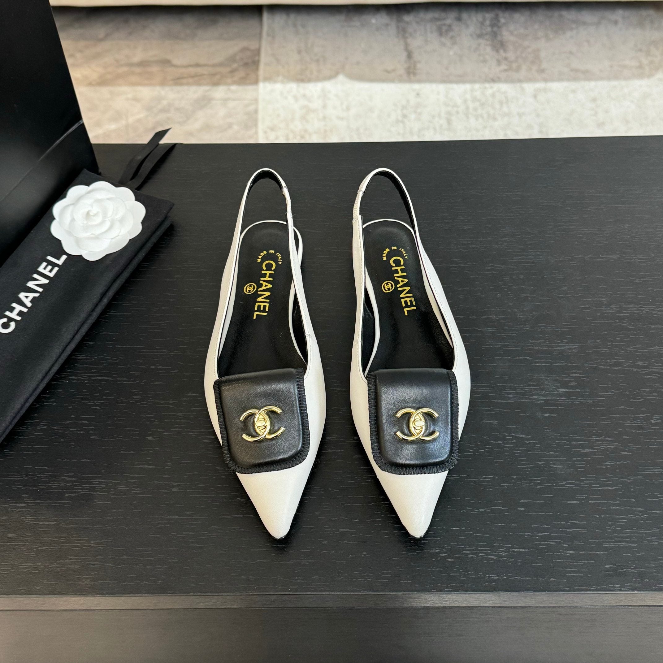 CC 25C Slingback Flat White   sheepskin 212950