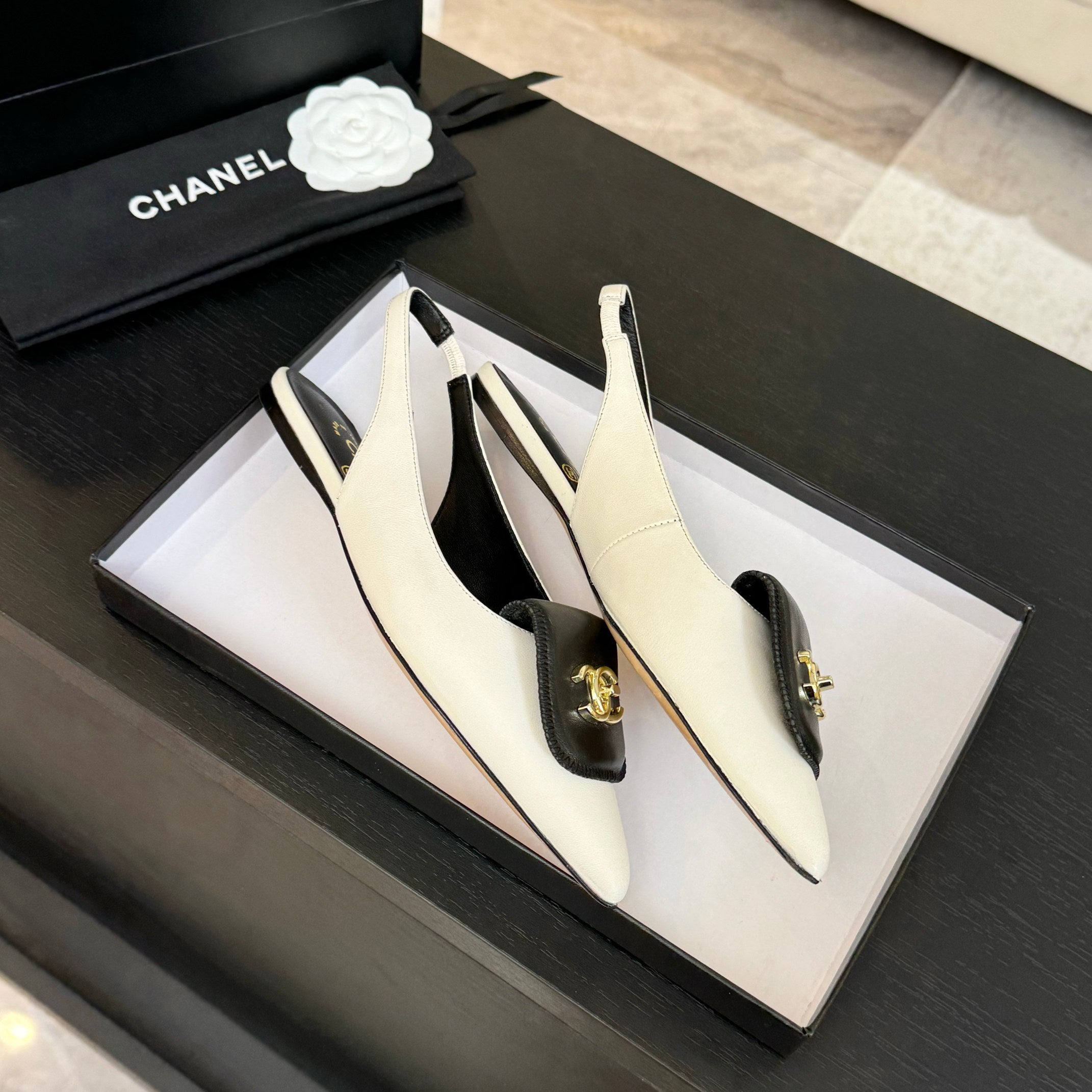 CC 25C Slingback Flat White   sheepskin 212950