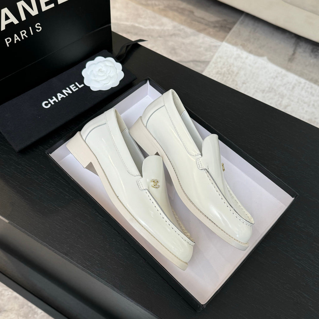 CC 25C Moccasins Ivory Patent Leather