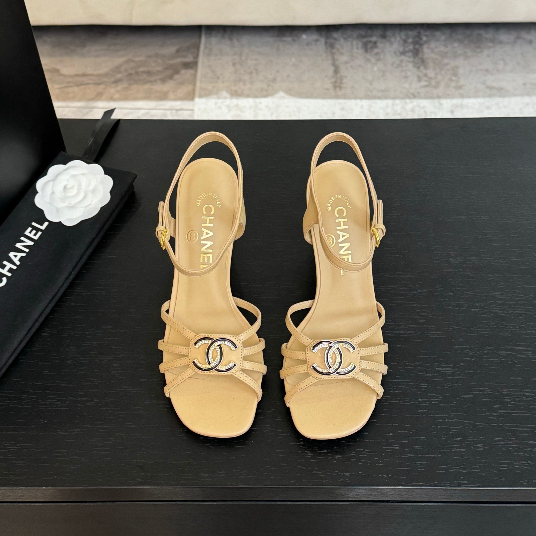 CC 85mm Sandal DarkCream Sheepskin 212931