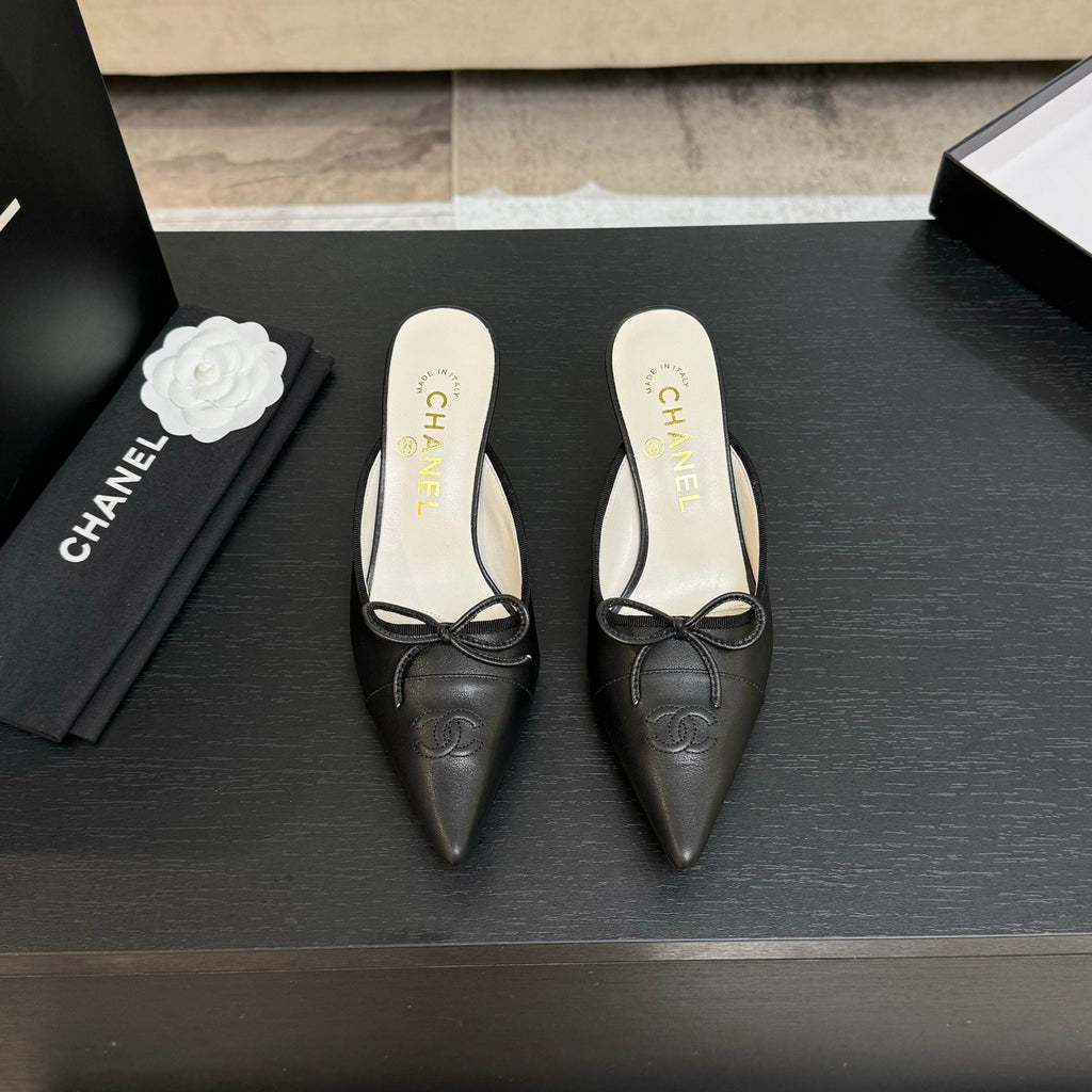 CC 26s Métiers d'Art Pointed-Toe Mule Black Sheepskin 700616