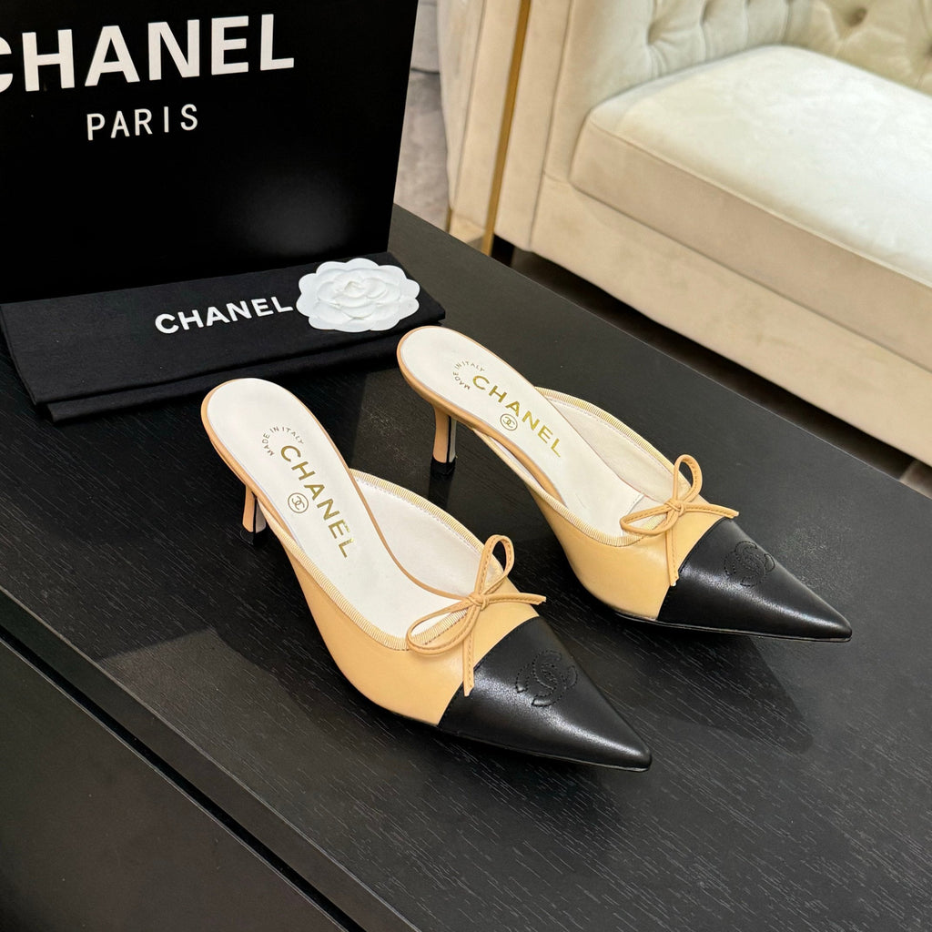 CC 26s Métiers d'Art Pointed-Toe Mule Beige Black Sheepskin 700618