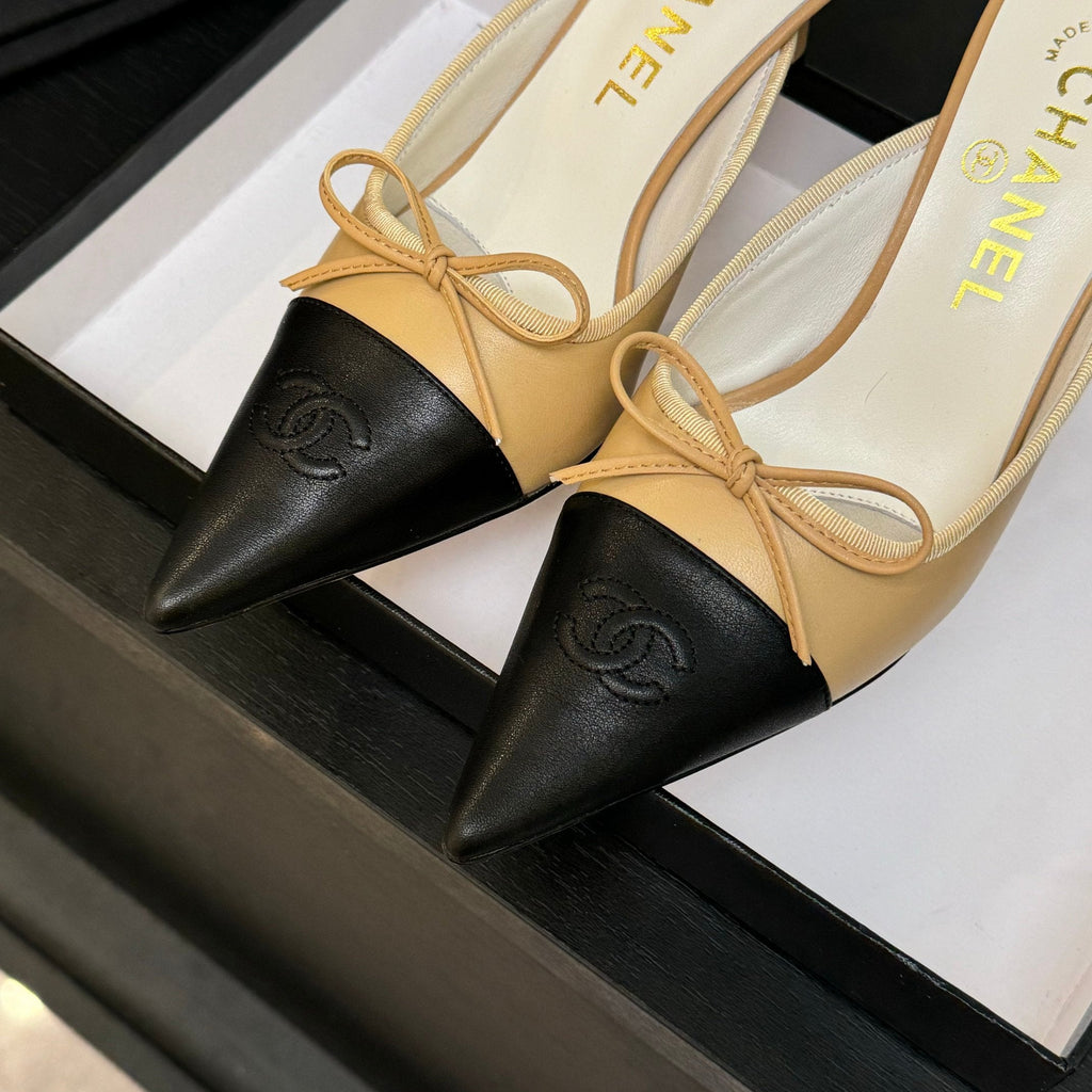 CC 26s Métiers d'Art Pointed-Toe Mule Beige Black Sheepskin 700618