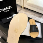 CC 26C Double C Chain Cross Black Beige Sheepskin