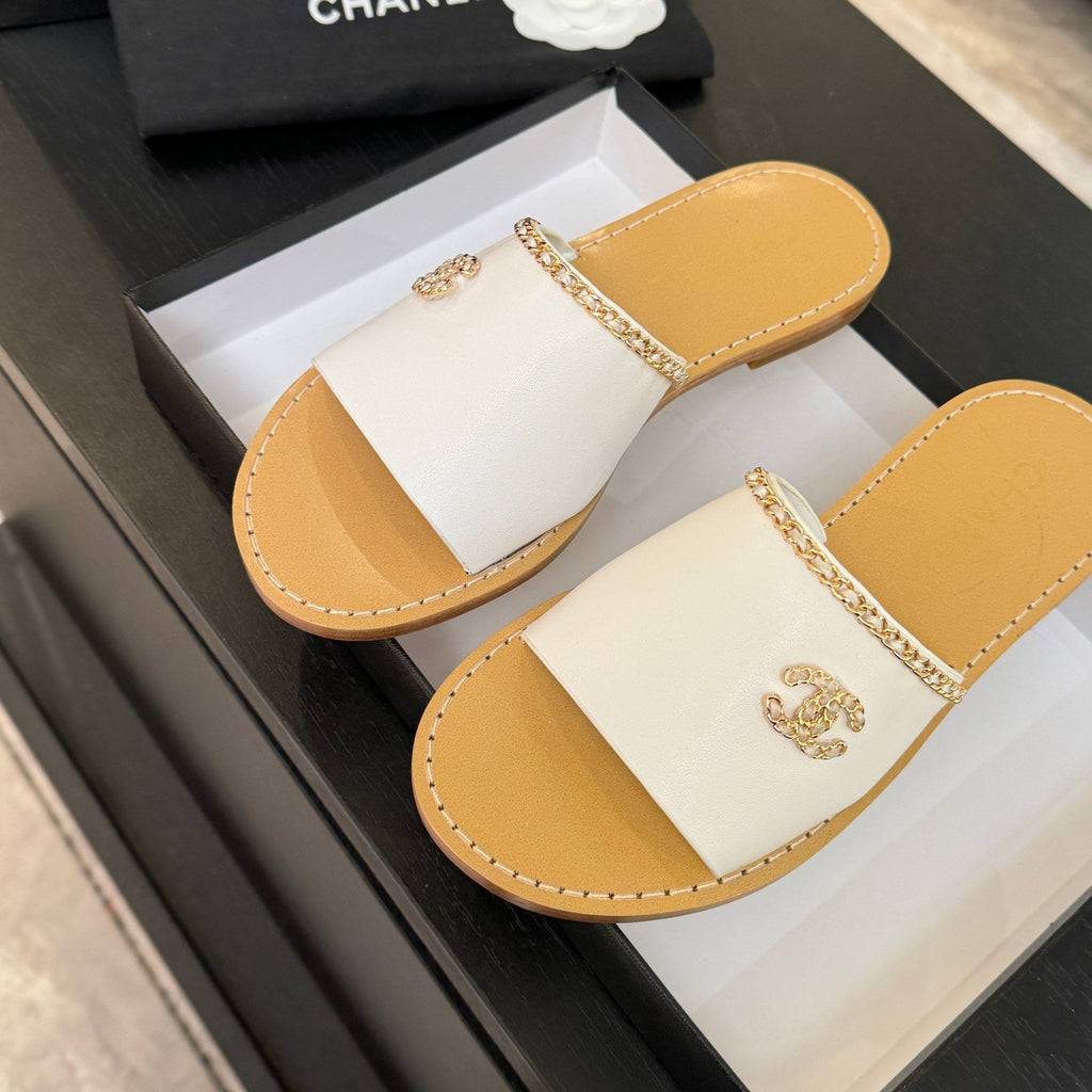 CC 26C Double C Chain Cross White Beige Sheepskin