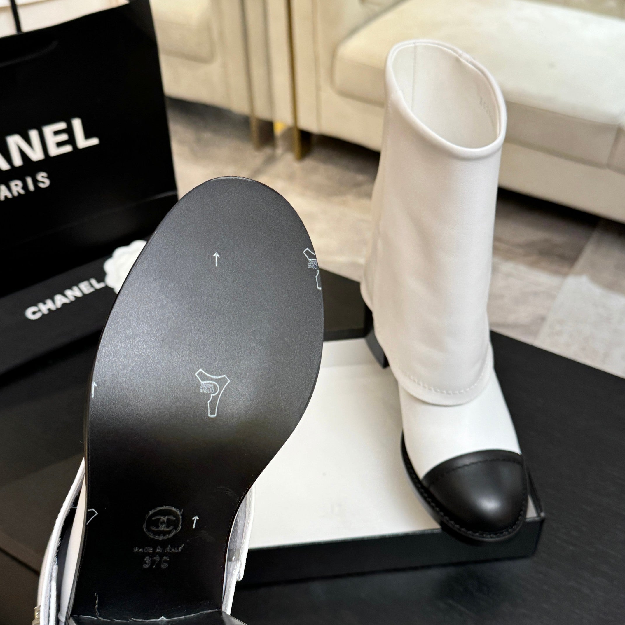 CC 26s Chunky Heel Tro r Ankle Boots Black White Sheepskin 673036