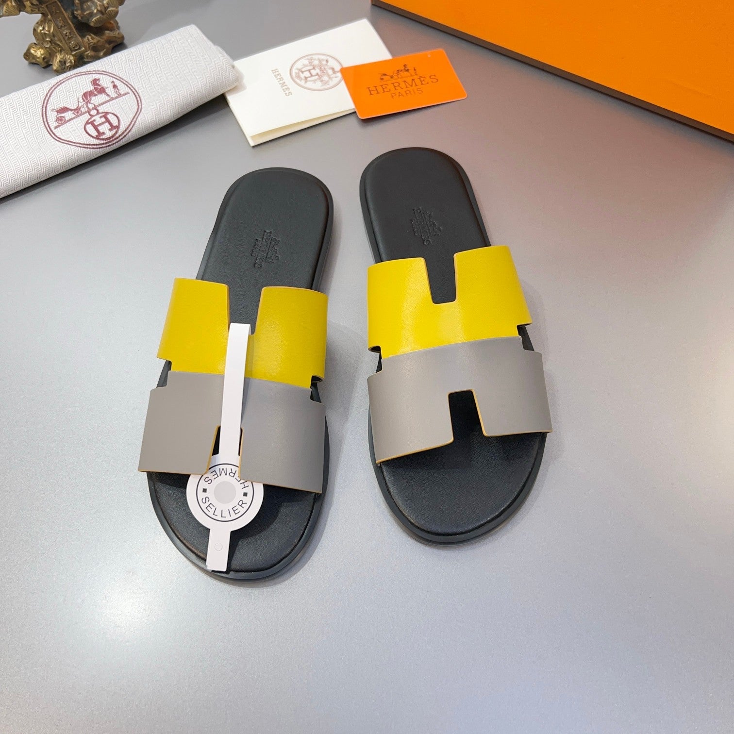 HM Oran Slippers in Light Gray and Yellow Calfskin 735646