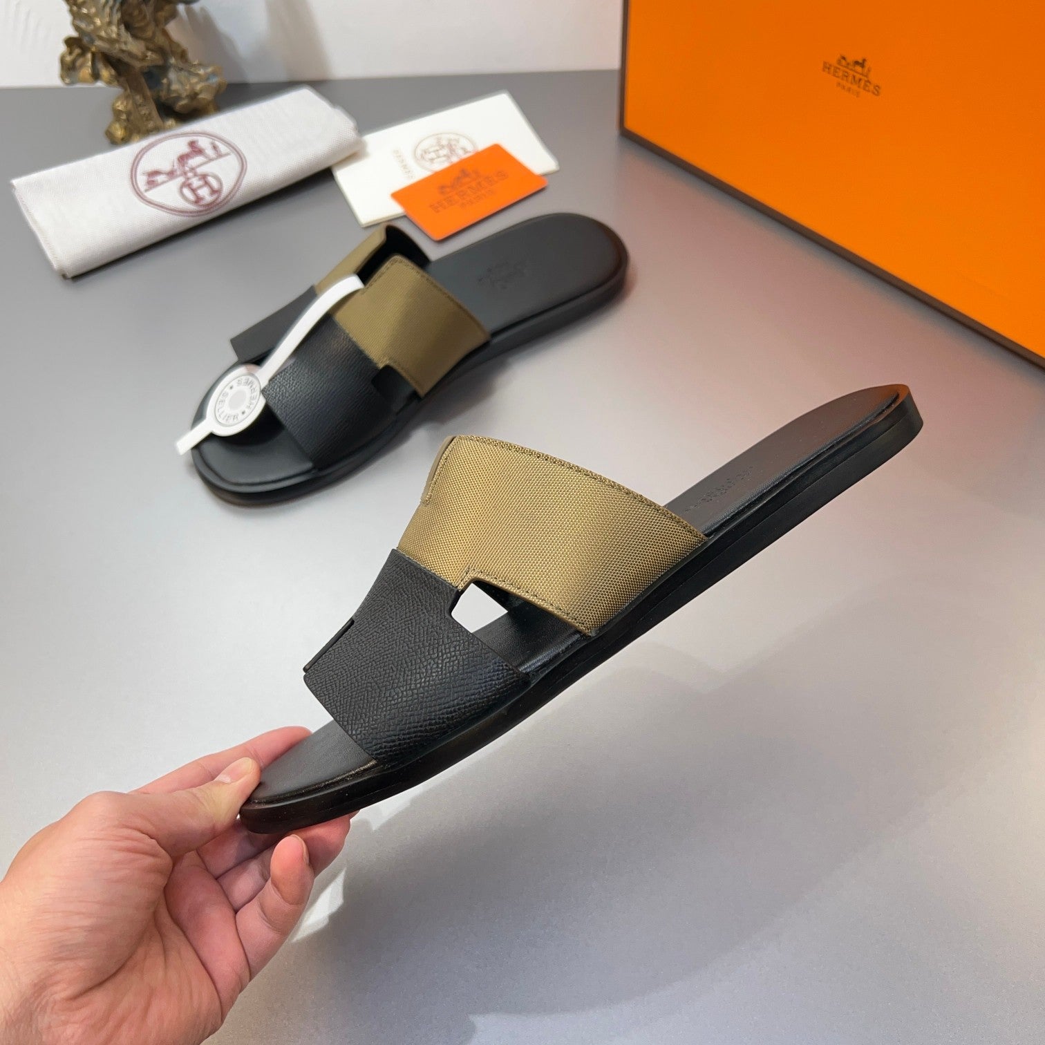 HM Oran Slippers in Gold and Black Cowhide 735631