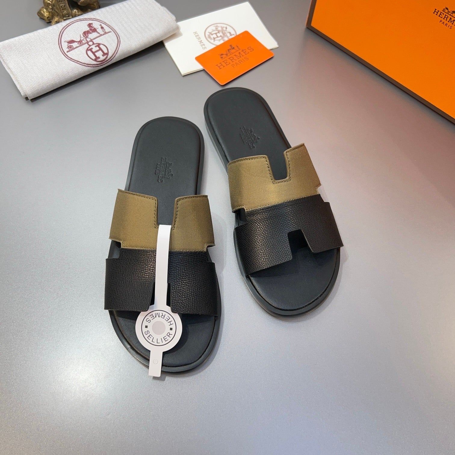 HM Oran Slippers in Gold and Black Cowhide 735631