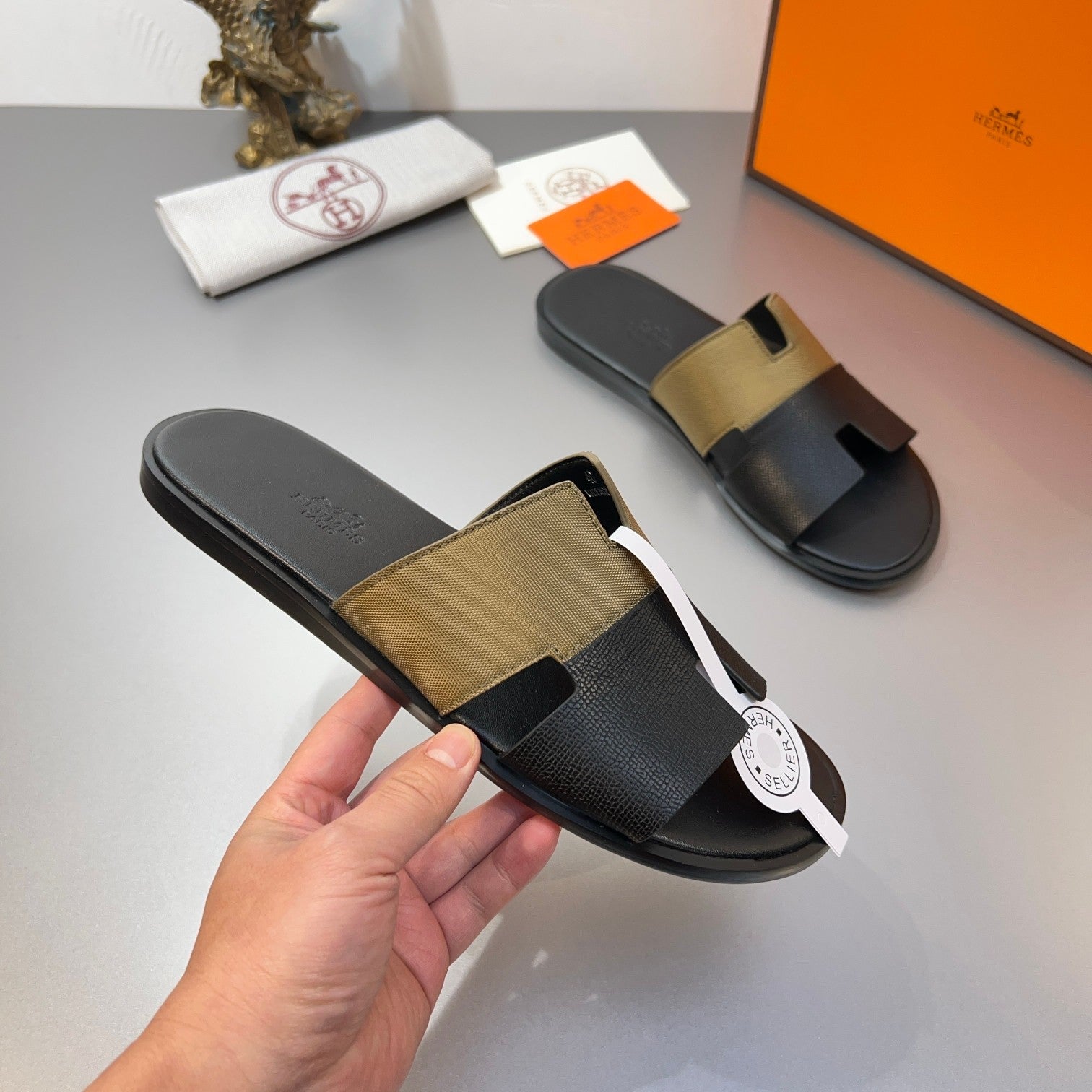 HM Oran Slippers in Gold and Black Cowhide 735631
