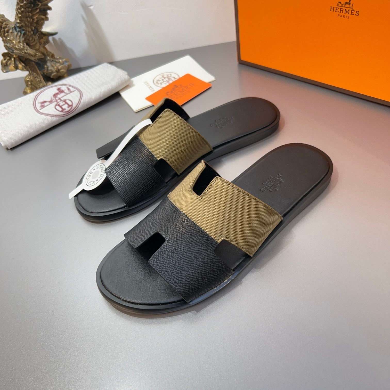 HM Oran Slippers in Gold and Black Cowhide 735631