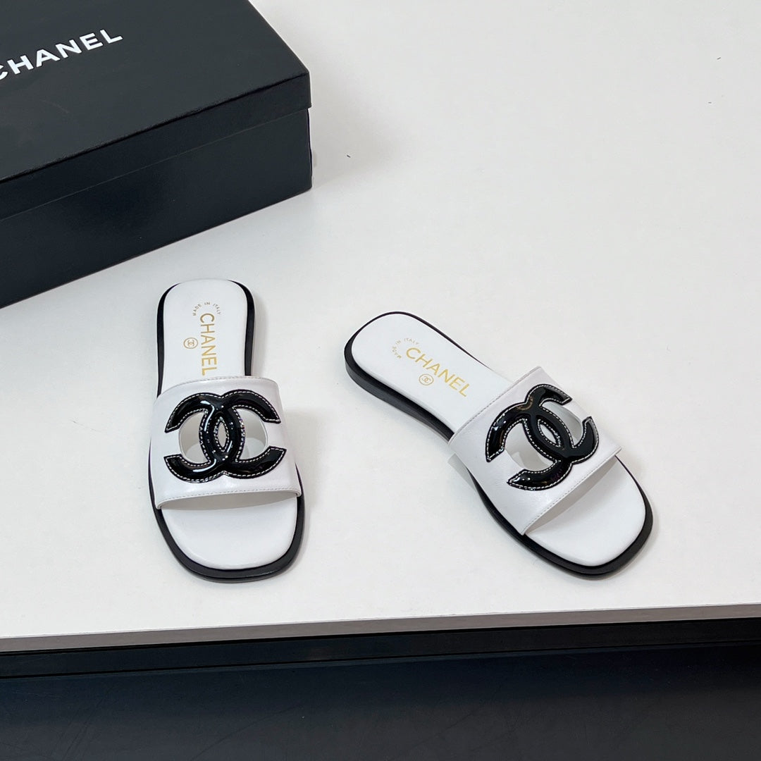 CC Slippers In White Calfskin 149748
