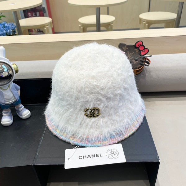 BUCKET HAT IN WHITE LAMB FUR 419468