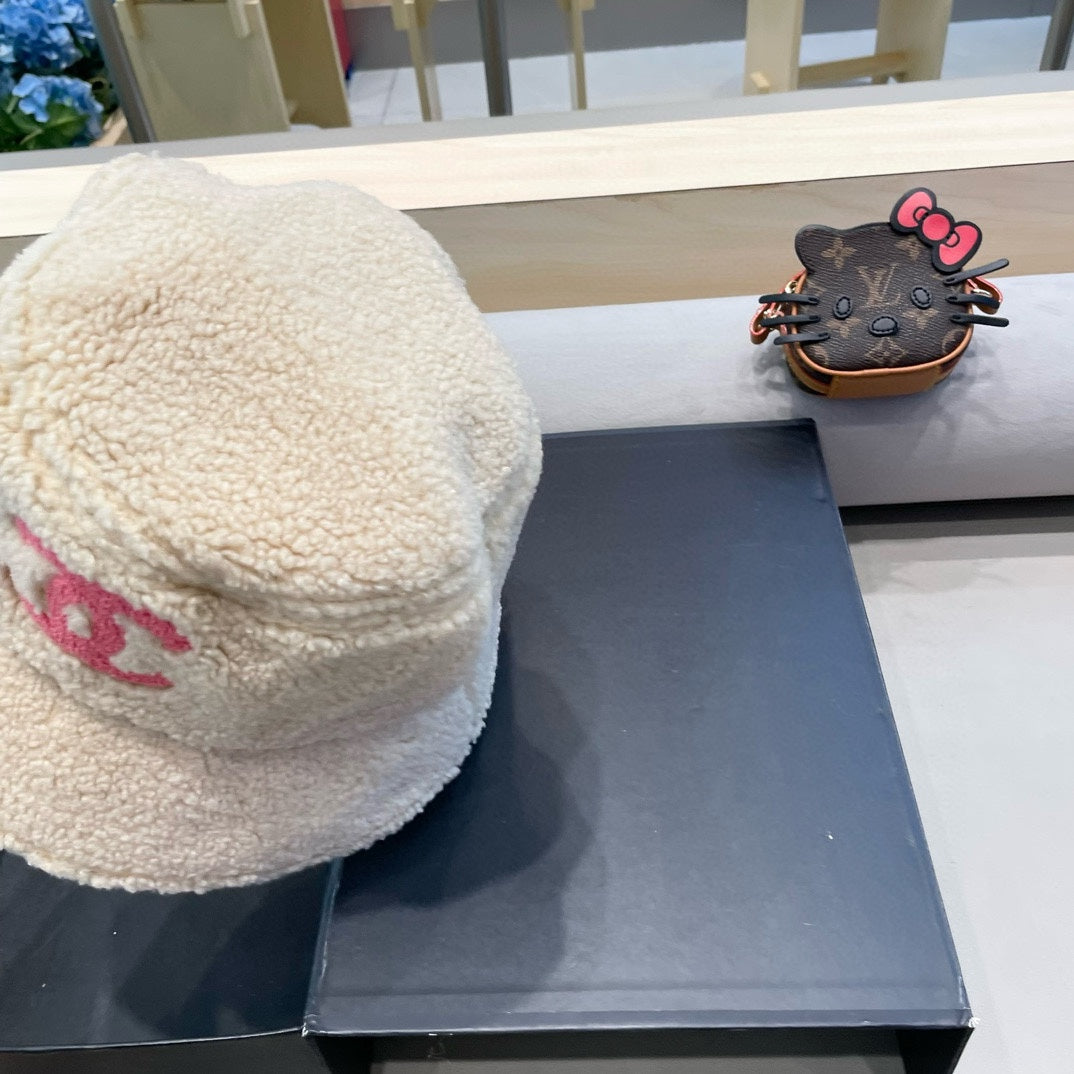 BUCKET HAT IN BEIGE LAMB WOOL 430249