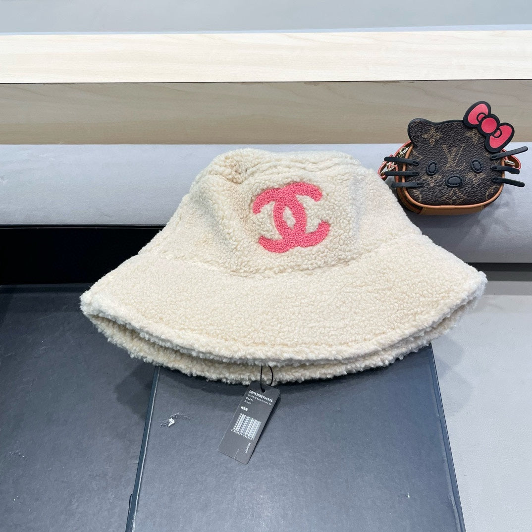 BUCKET HAT IN BEIGE LAMB WOOL 430249