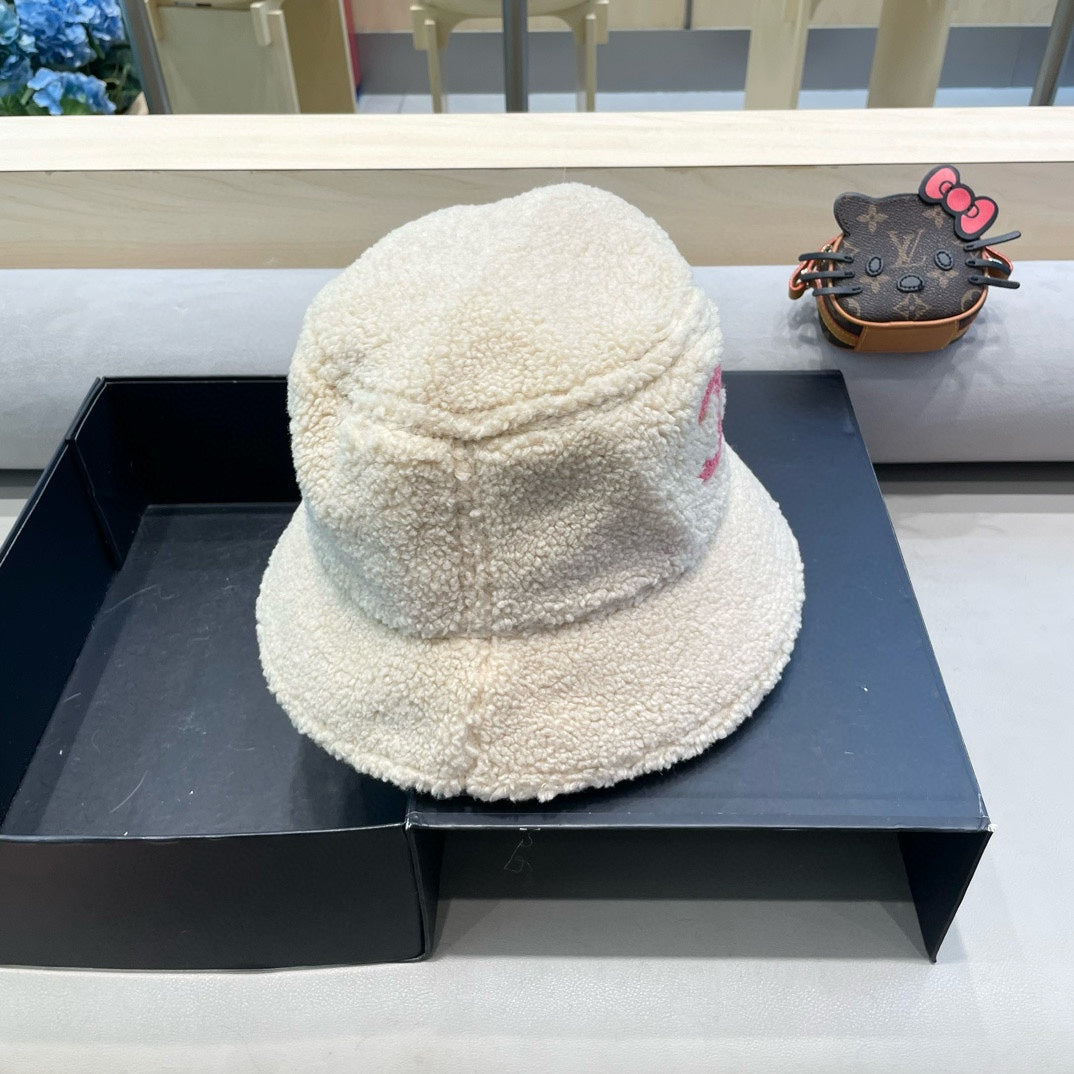 BUCKET HAT IN BEIGE LAMB WOOL 430249
