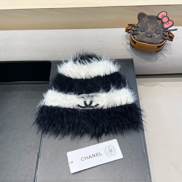 BUCKET HAT IN WHITE MIX BLACK PLUSH AND WOOL 433424