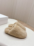 MULES ATTACHED TRIANGLE LOGO IN BEIGE SHEARLING
