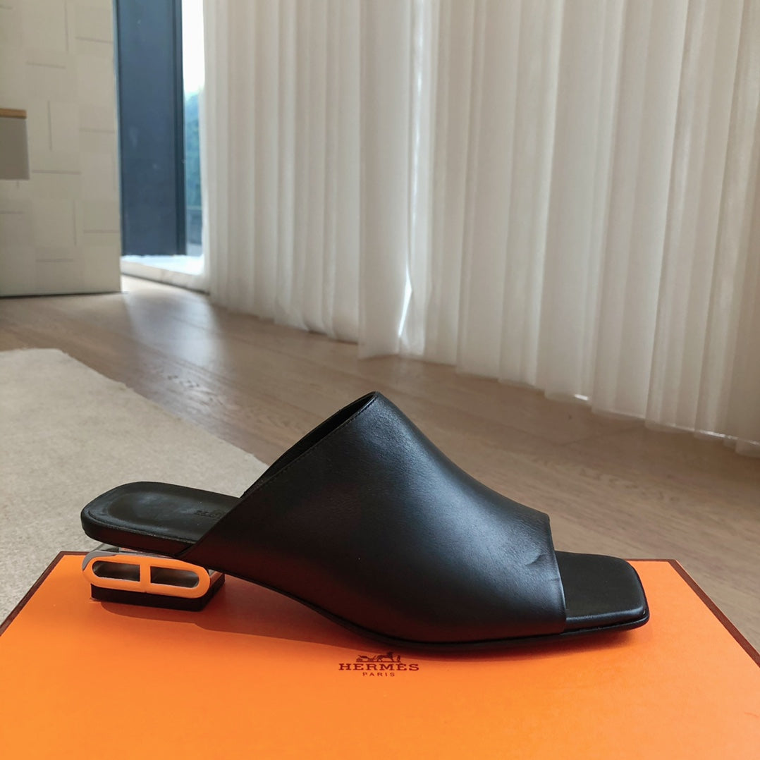 ICONIQUE 25 SANDAL BLACK CALFSKIN