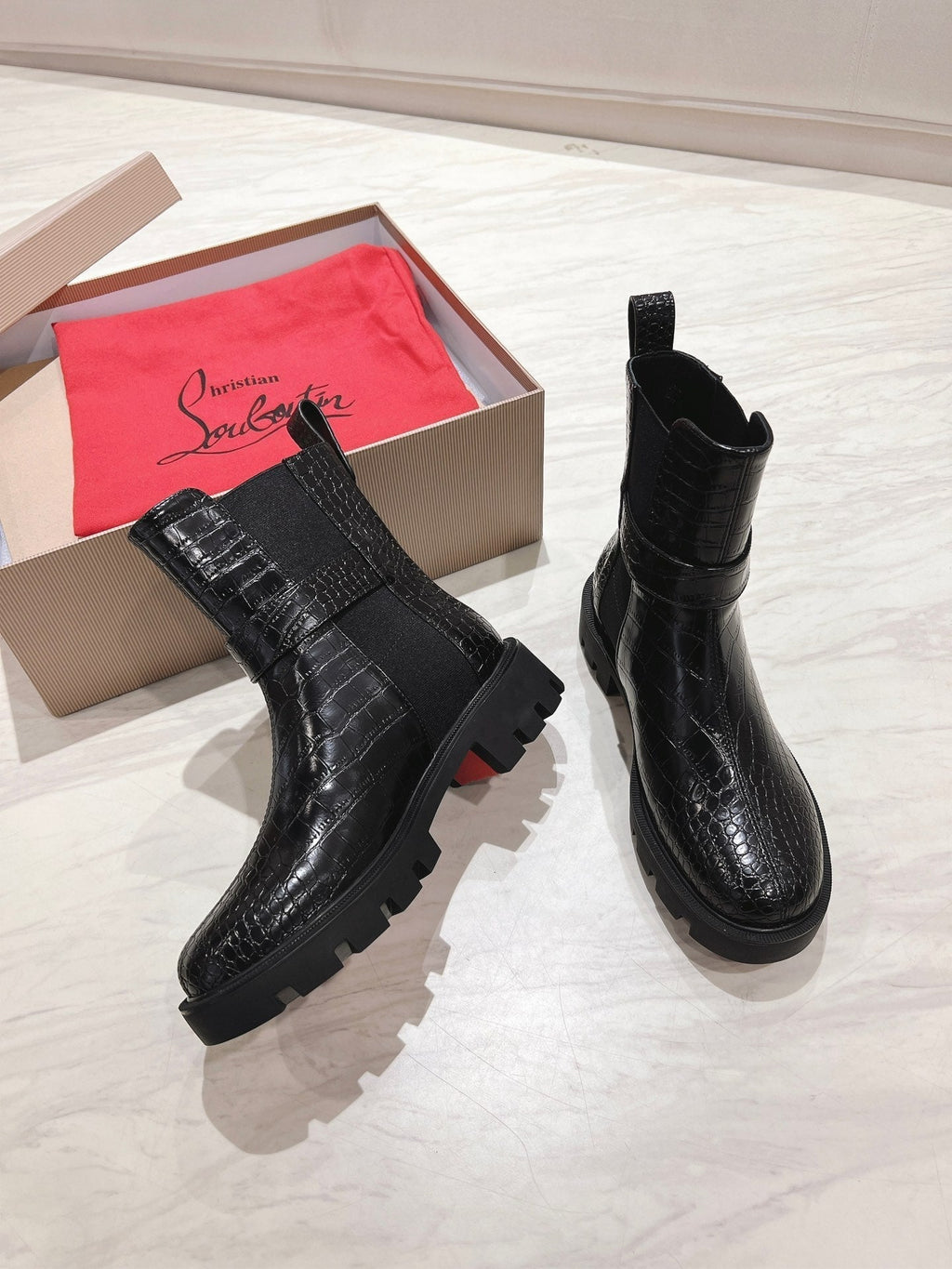 CL 25C Chelsea Booty Lug Black Alligator embossed calf leather 167675