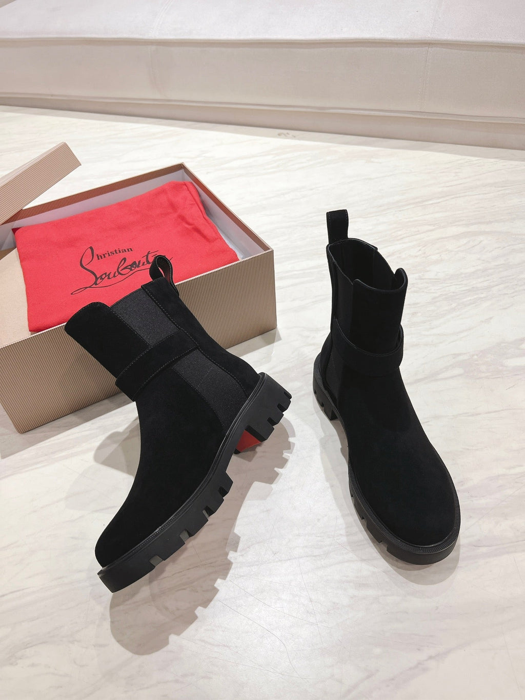CL 25C Chelsea Booty Lug Black Suede 167683