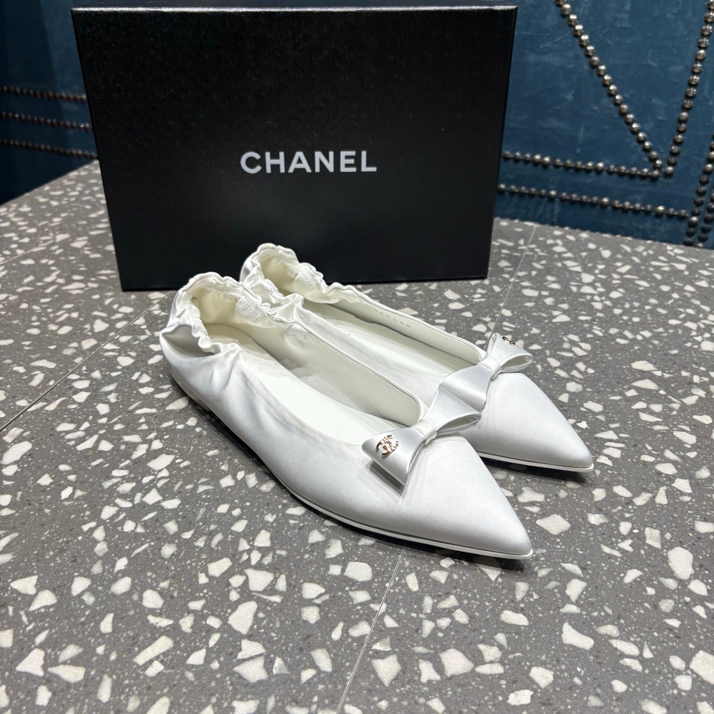 CC 25s Métiers d’art Ballet flats 10mm White Silk Satin 423793