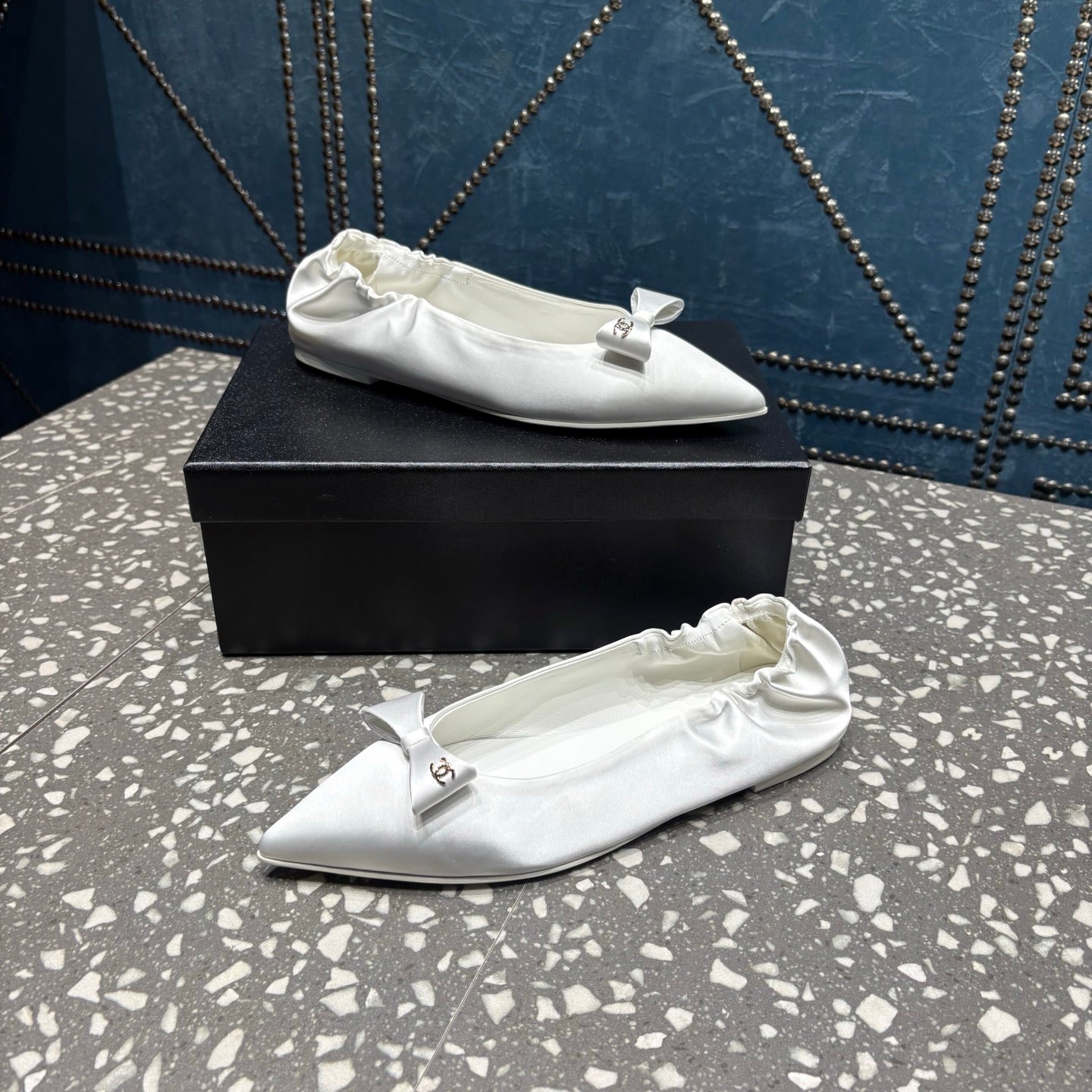 CC 25s Métiers d’art Ballet flats 10mm White Silk Satin 423793