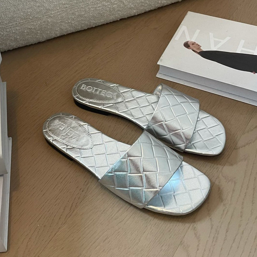 amy flat mule silver metalic lambskin