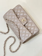 CLASSIC FLAP 23CM BEIGE LAMBSKIN LIGHT GOLD HARDWARE