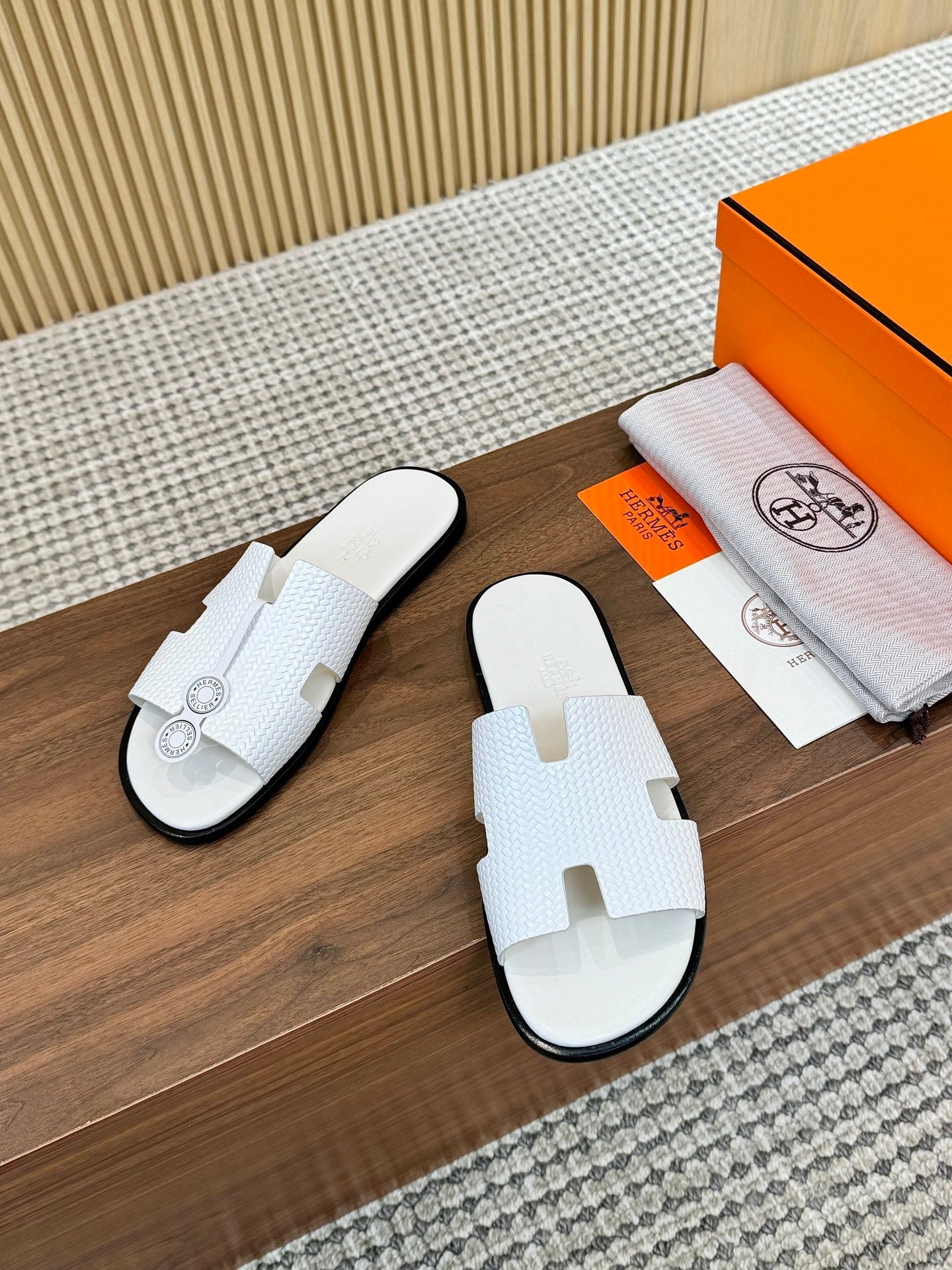 HM Men Izmir Sandals White Embossed Leather 799284