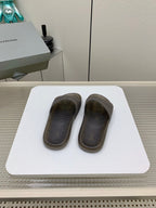 POOL SLIDE SANDAL IN SMOKE BROWN RUBBER