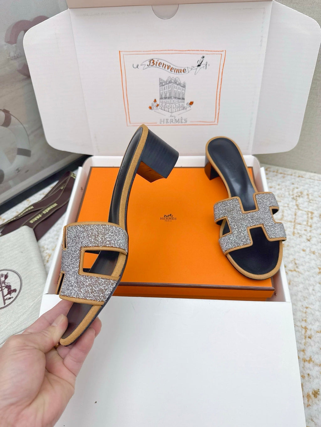 HM Oasis Sandals with Rhinestone Black Orange Cowhide 625268