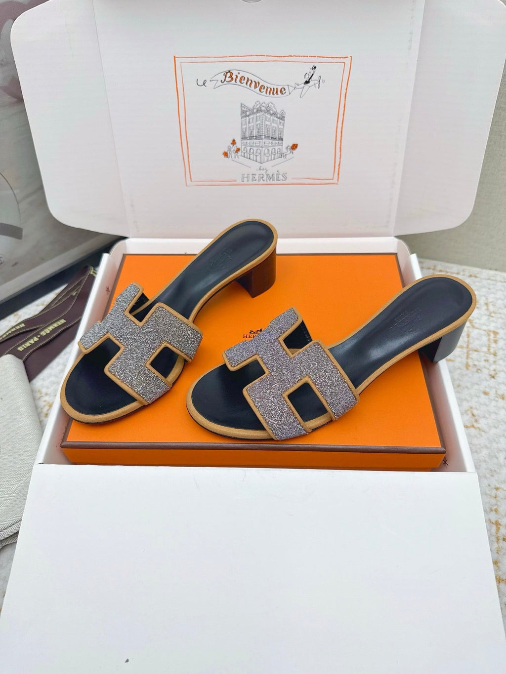 HM Oasis Sandals with Rhinestone Black Orange Cowhide 625268