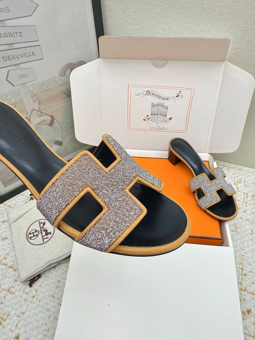HM Oasis Sandals with Rhinestone Black Orange Cowhide 625268