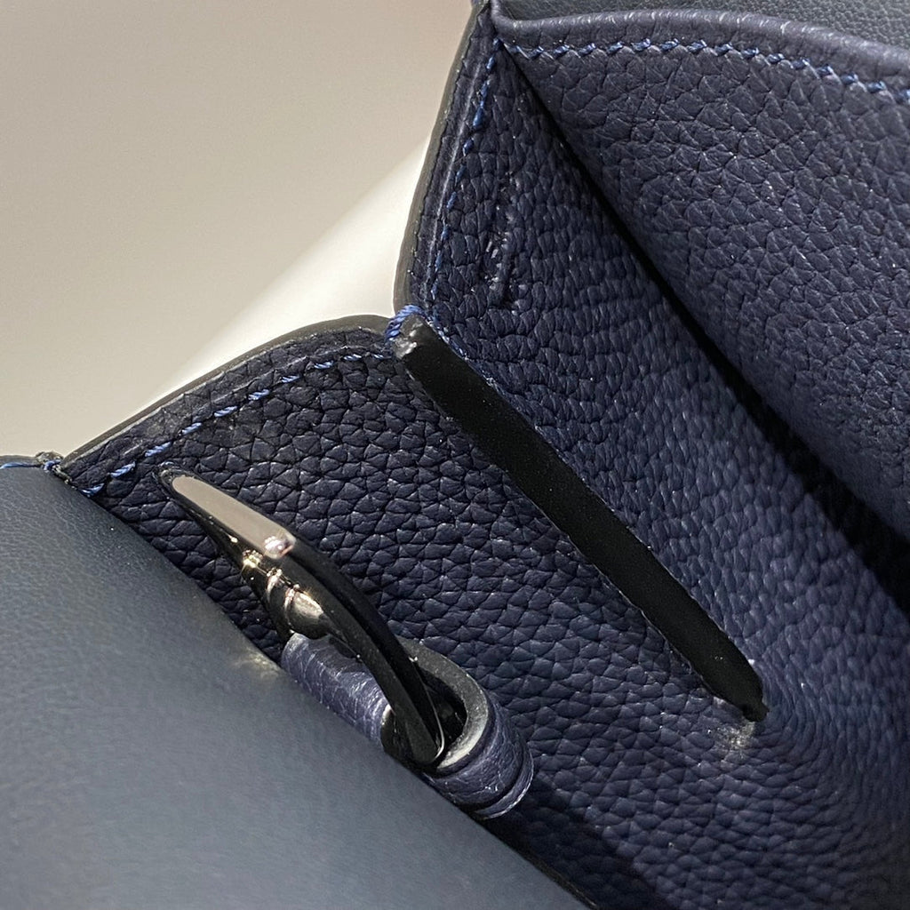 HALZAN 25 HANDLE BAG IN NAVY BLUE GRAINED CALFSKIN