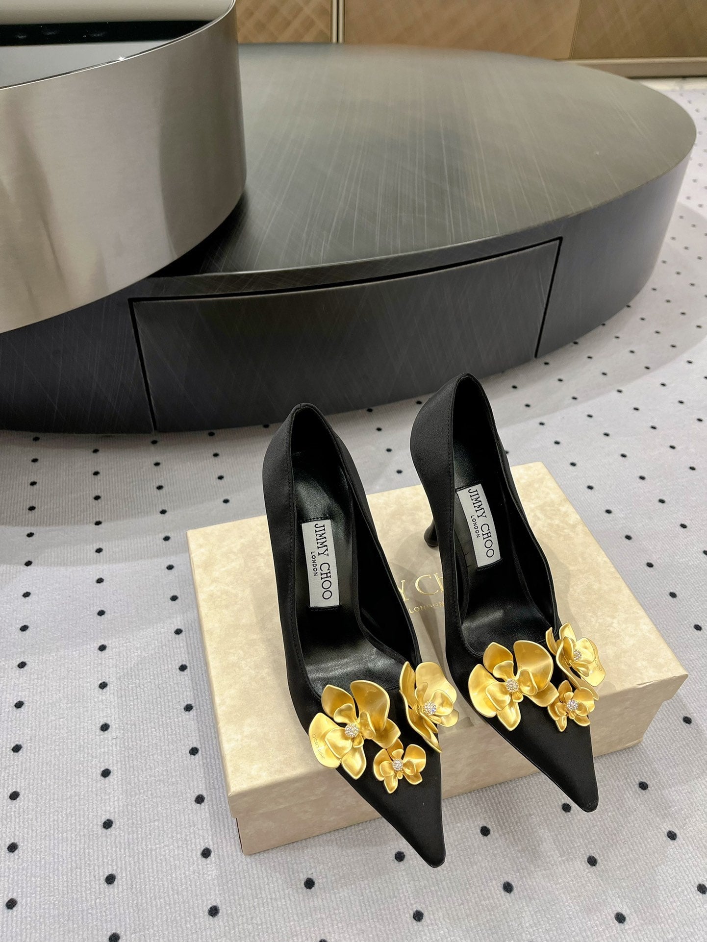 Jimmy Ixia 95 In Black Cowhide Pumps With Flowers 591587