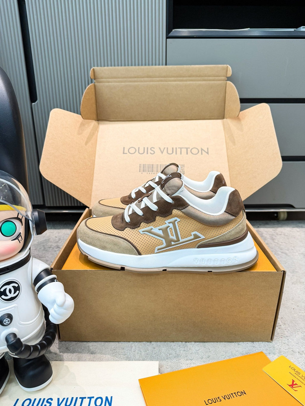 LV Classic Sneaker Beige Light Taupe Suede Mesh 625424