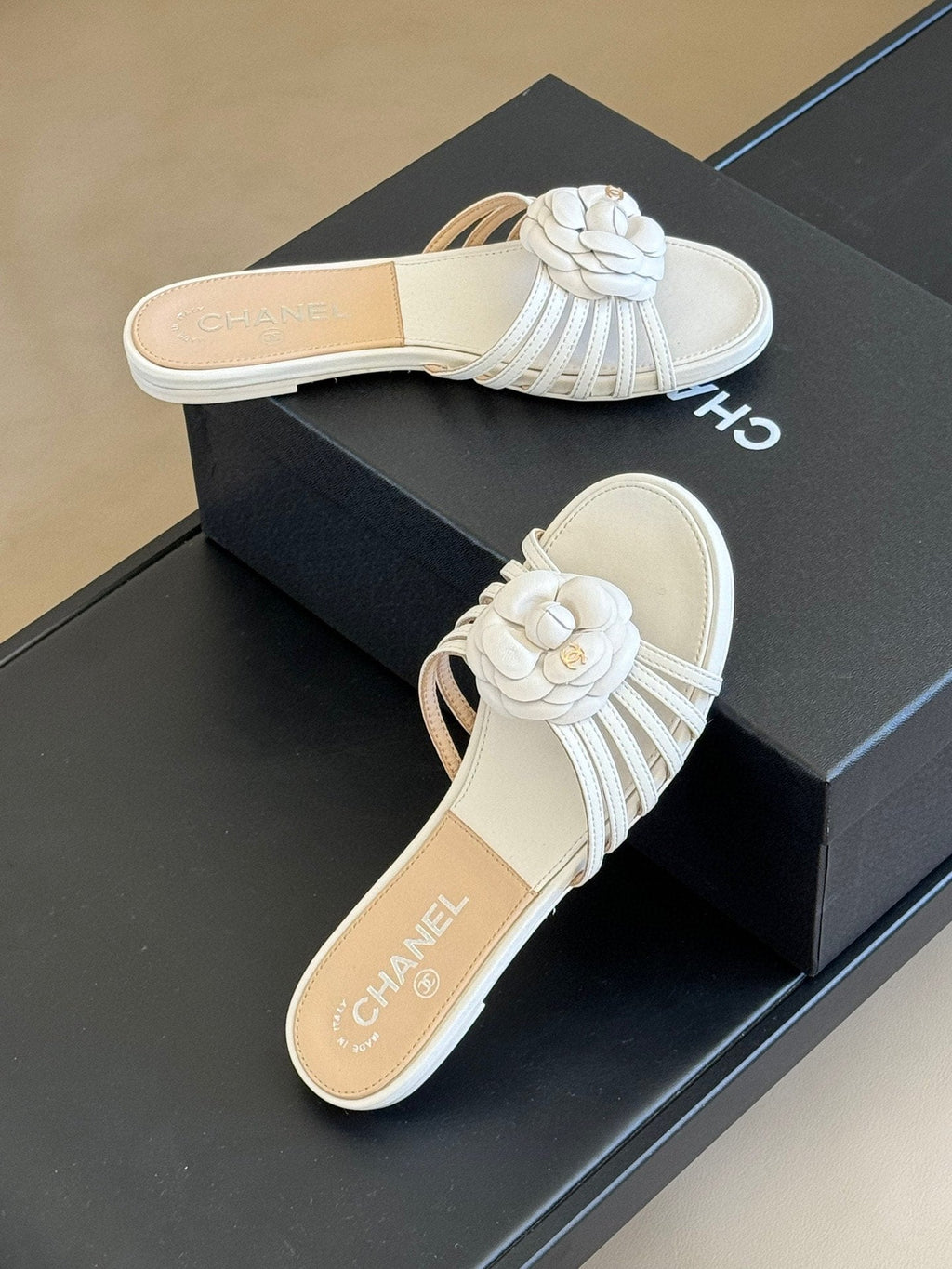 mule sandal flower white beige lambskin