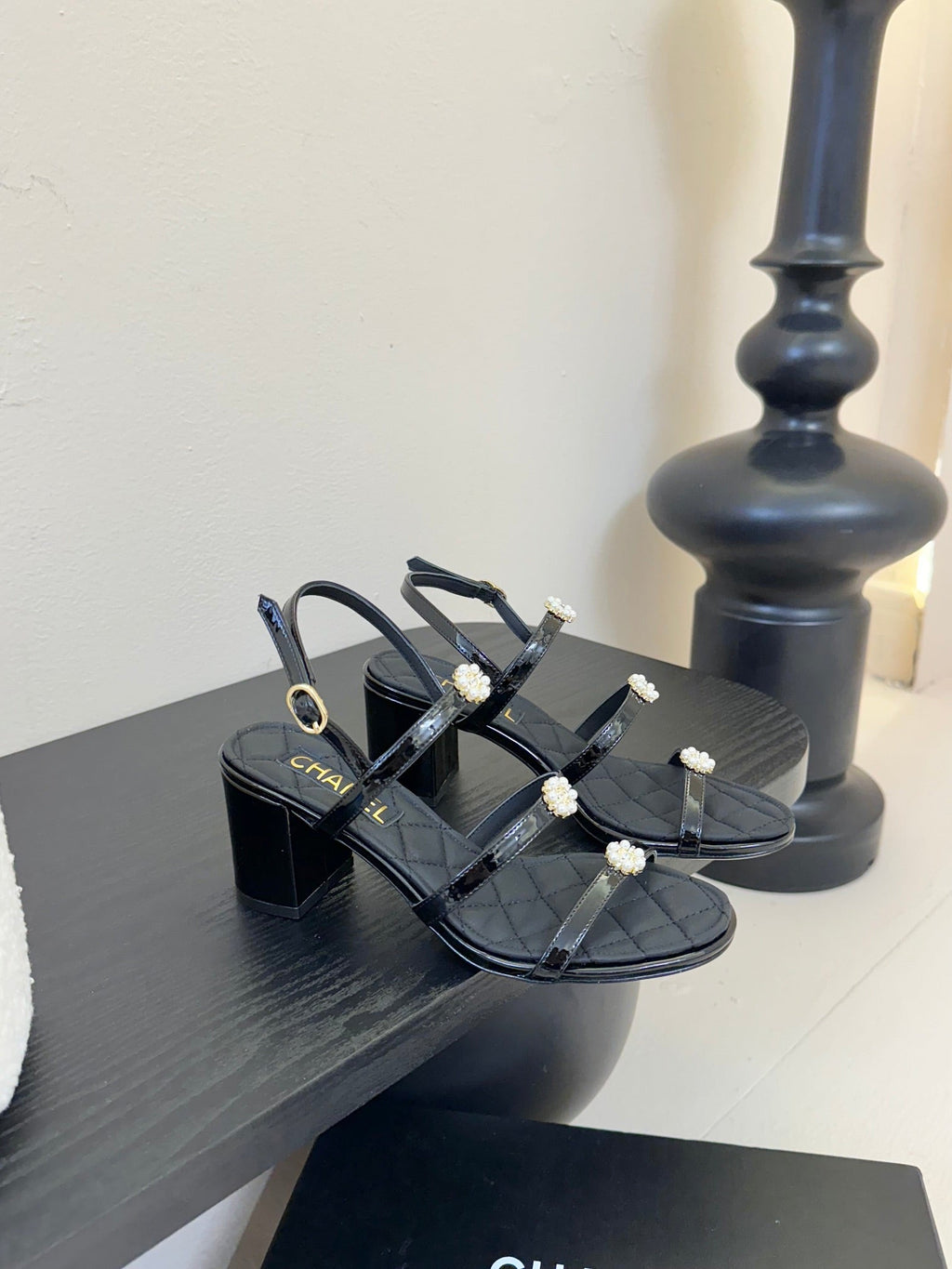 CC 25SS 3 Flowers Heel Sandals 60mm Black Sheepskin 351431