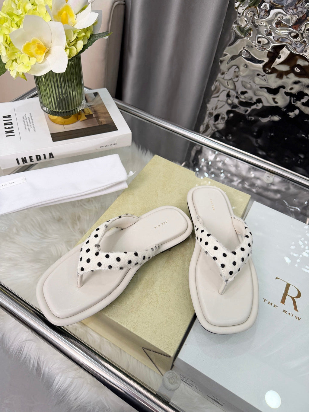 The Row Ginza Thong Sandals White Sheepskin Horsehair 707575